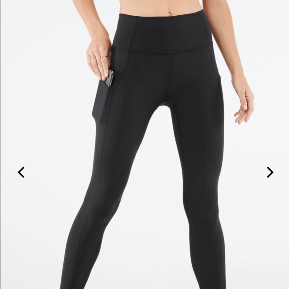 Fabletics 7/8 Oasis Leghings in Black